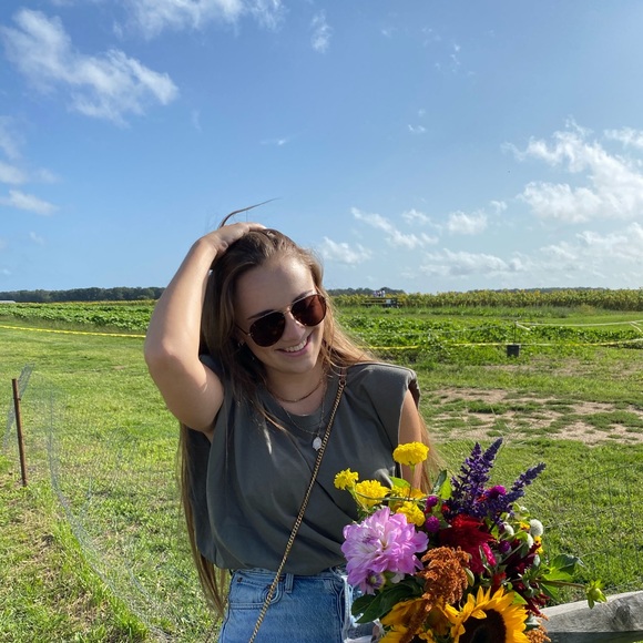 Meet your Posher, Nicole - Picture 4 of 6